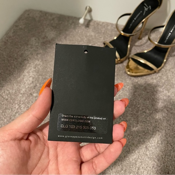 Gold Giuseppe Zanotti heels!! - Picture 3 of 8